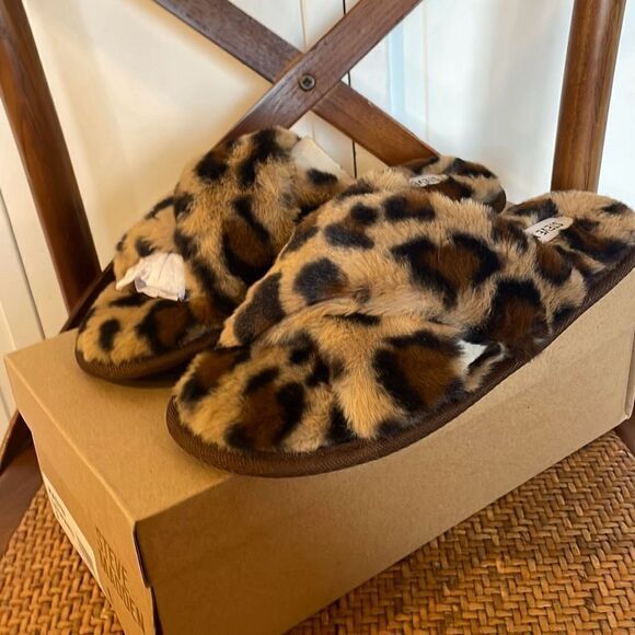 Steve Madden NWB  Kadyn leopard fuzzy slippers 9 - Picture 6 of 9